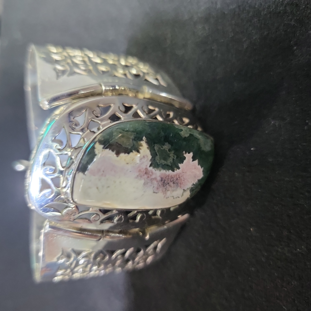 Magnificent ocean cuff